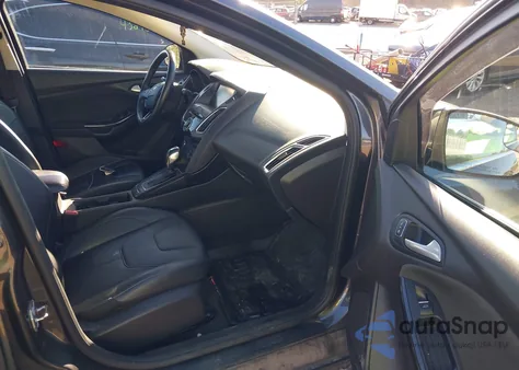 2015 Ford Focus Titanium z USA, uszkodzony, nr VIN 1FADP3N21FL228479